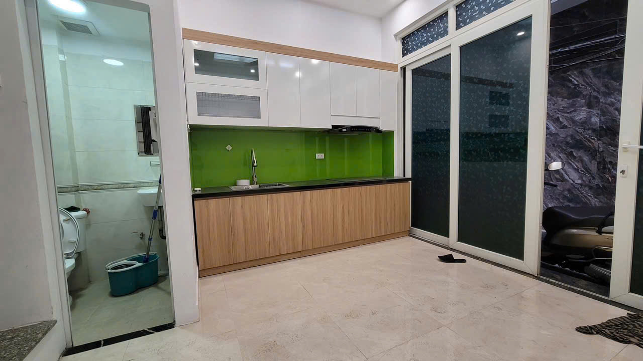 Cho thuê nhà nguyên căn ngõ 43 Chùa Bộc 5 tầng, 25m2, 3 ngủ k.kín 13,5 triệu - Ảnh 1